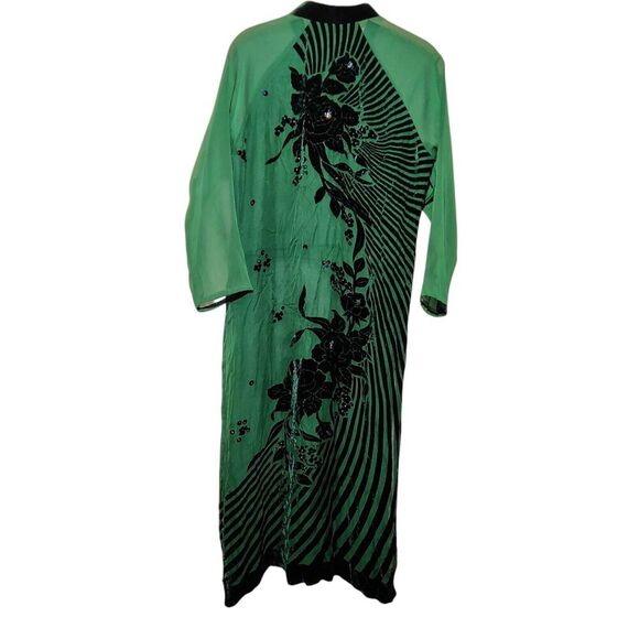 Asian Chinese Silk Cheongsam With Soft Velour Embroidery And Snap Buttons... - Picture 2 of 5